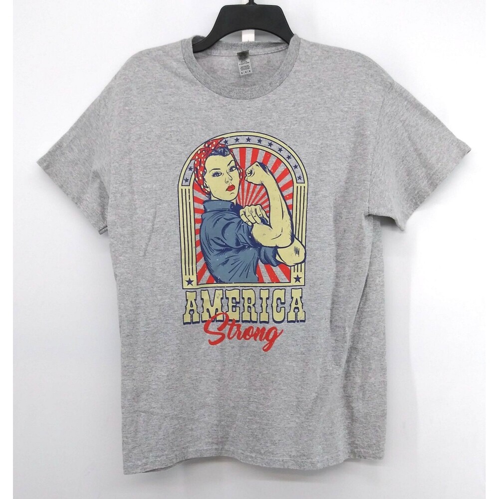Gildan Shirt Women Size M Gray Woman America Strong Patriotic Short Sleeve Top